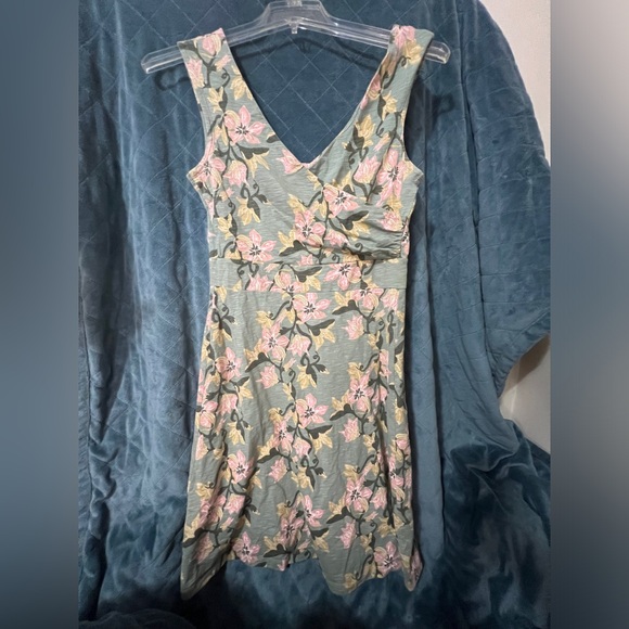 Women's Patagonia Medium Mini Dress with Floral Hibiscus Print - Picture 2 of 7